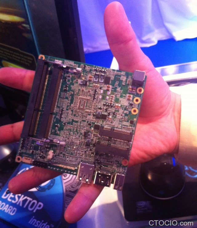 intel-nuc-hand-motherboard