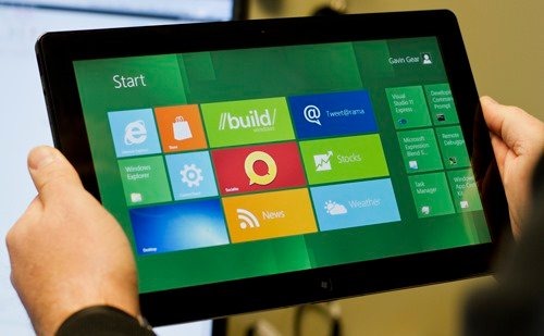 Windows8-tablet-being-used